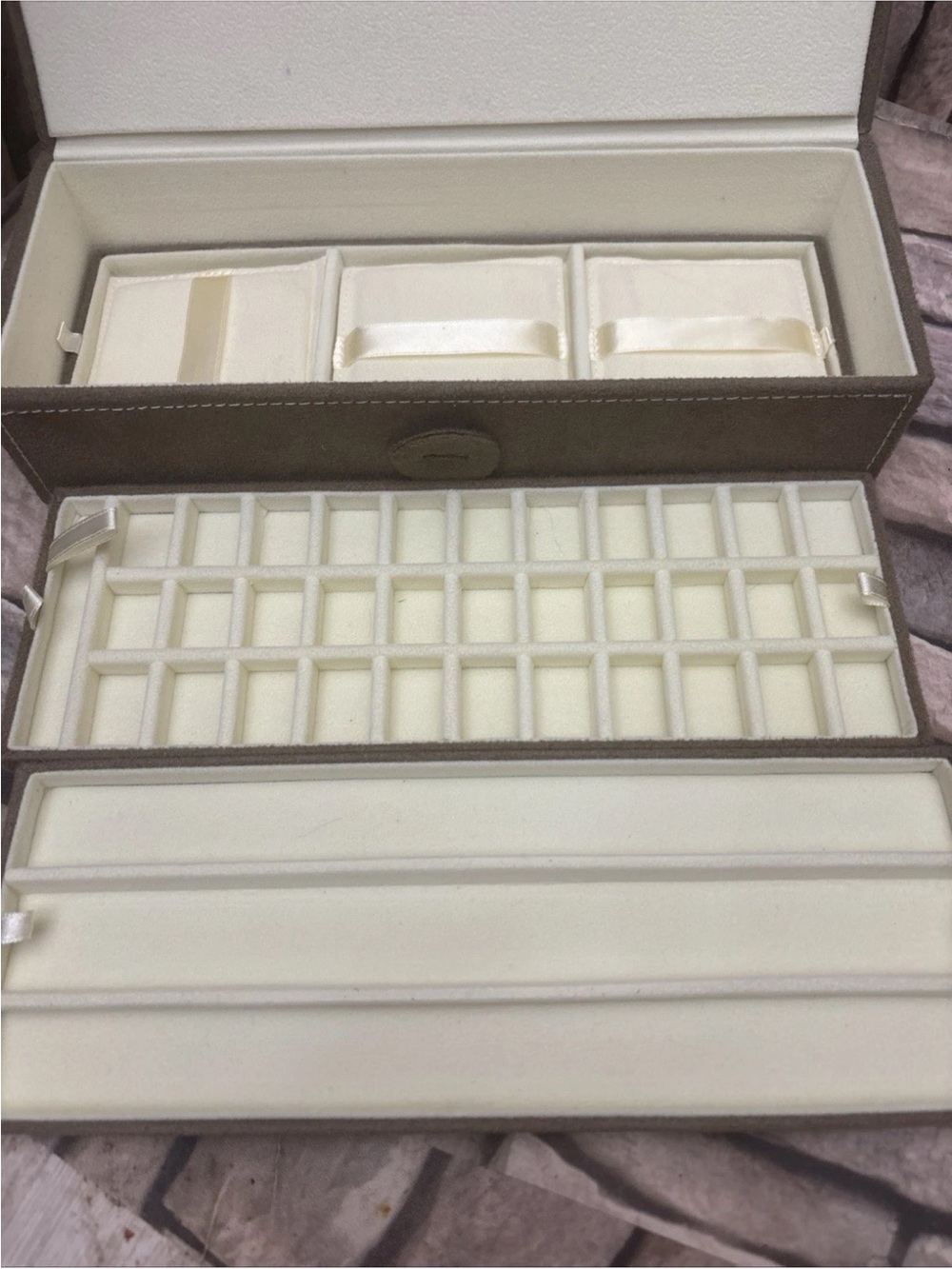 Pandora brown suede jewelry box, specifically designed for charms and bracelets - Picture 9 of 10